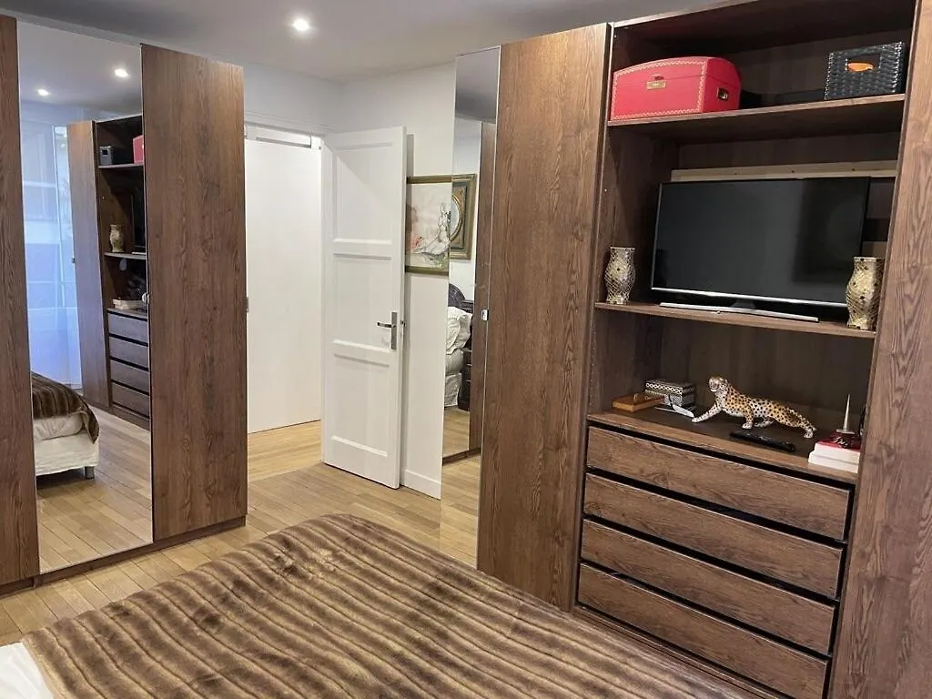 Apartamento Cosy, Chic, Touristique París 0*,