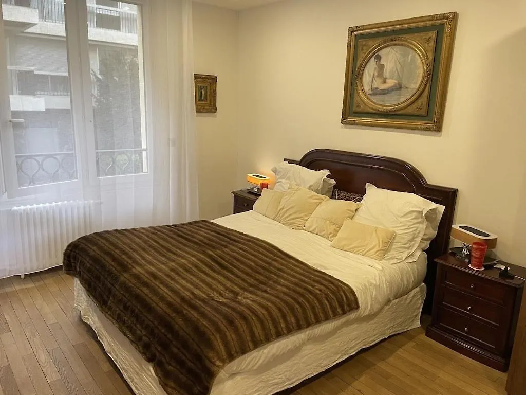 Apartamento Cosy, Chic, Touristique París 0*,  Francia